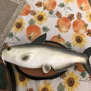 Catfish talking decor